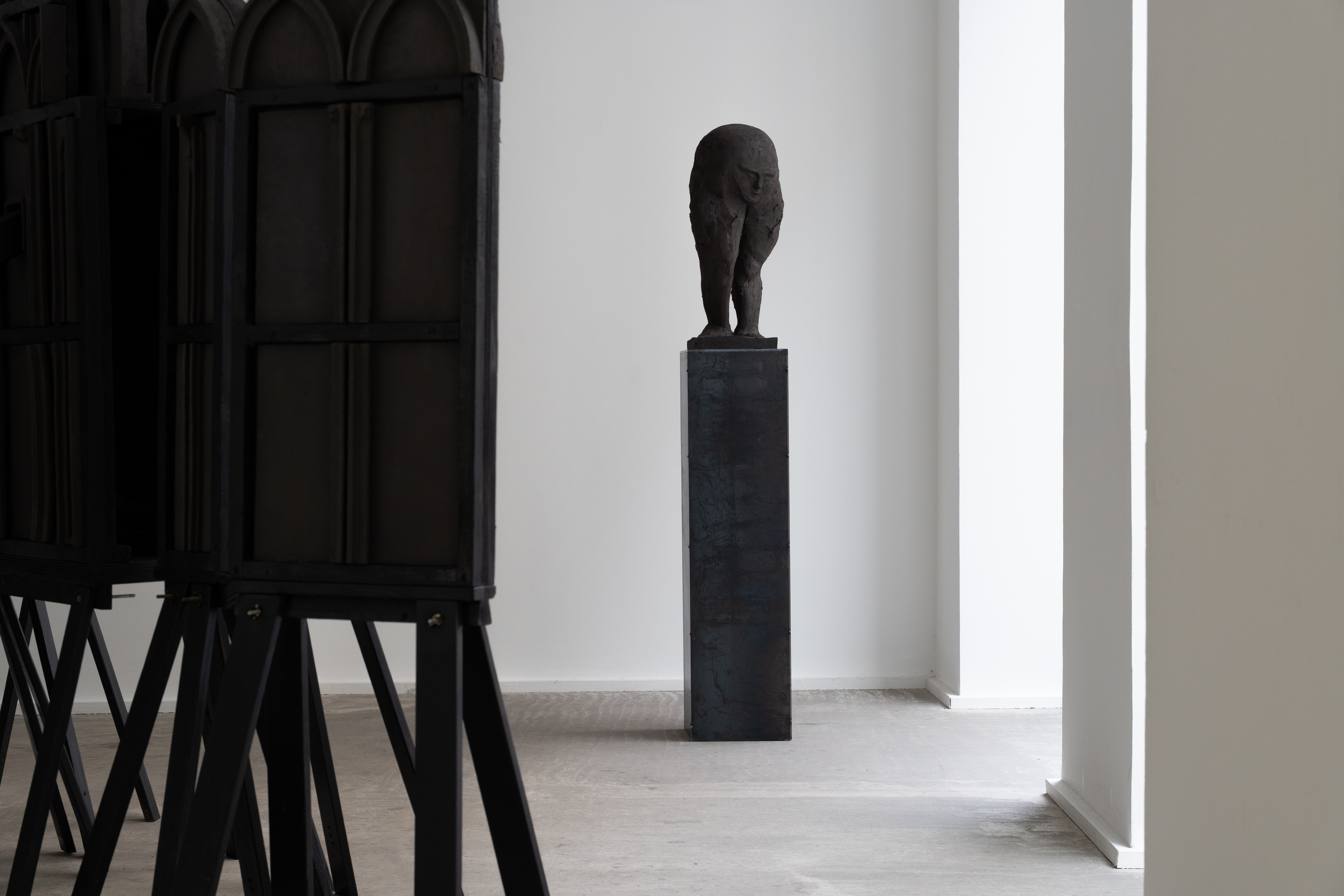 Baubô, 2025. Grès, 63 × 26 × 25 cm. Photo © Octave Pineau-Furet